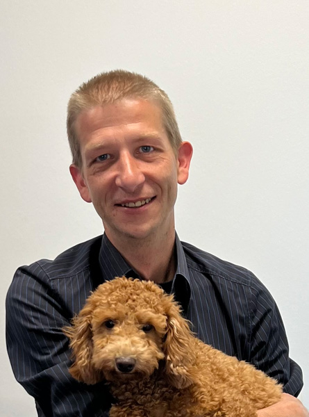 Thomas Gobelet mit seiner Hündin